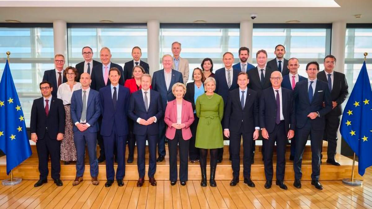 stop auto a benzina dal 2035 l europa inventa la categoria delle ultracitycar elettriche