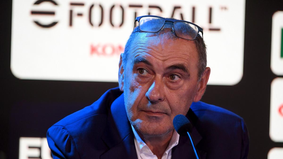 Lazio a pezzi, Sarri si lamenta: "Come stanno? Chiedete ai ct... Pagati 6 mesi per stare altrove" Lazio a pezzi, Sarri si lamenta: "Come stanno? Chiedete ai ct... Pagati 6 mesi per stare altrove"
