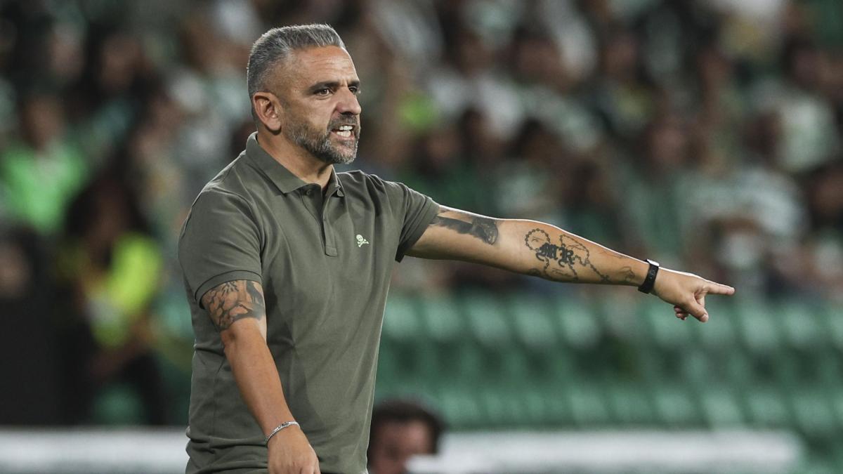 Sporting Lisbona a Napoli solo nella notte per un guasto tecnico all