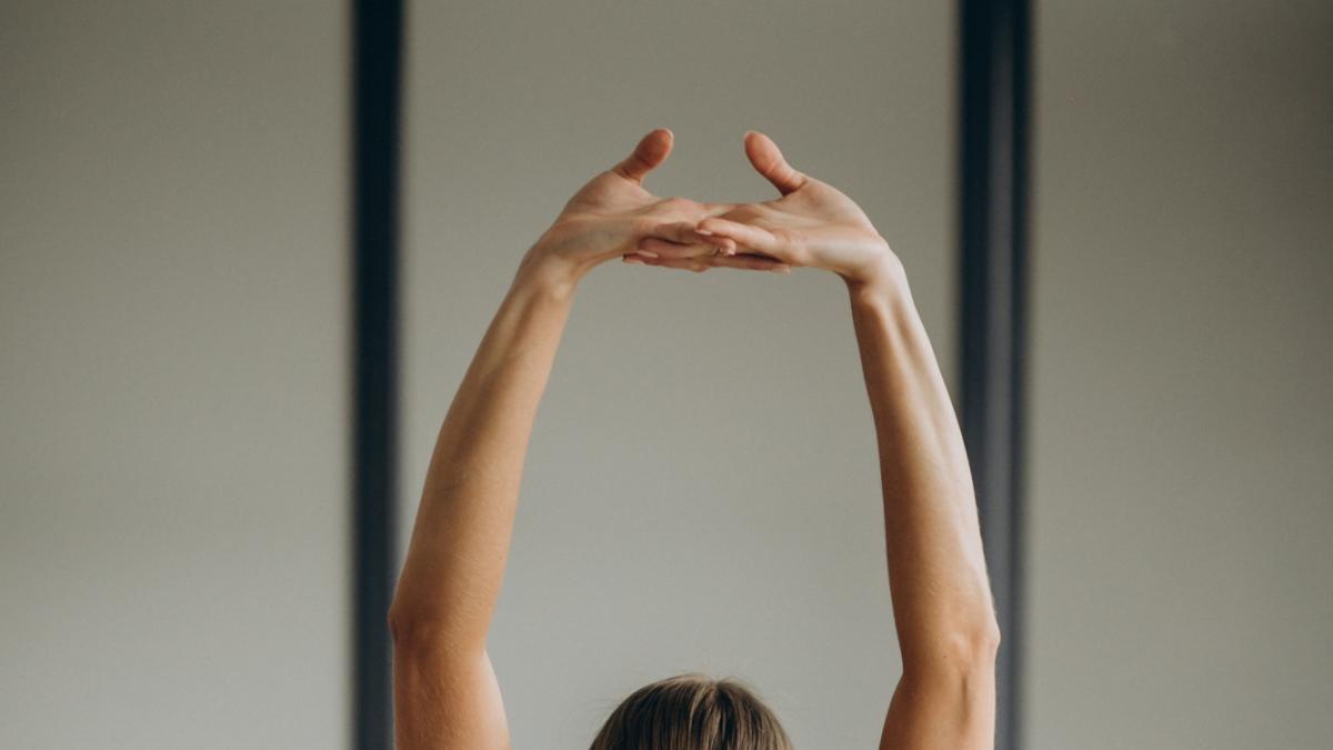 schiena 6 esercizi anti stress ispirati a yoga e pilates