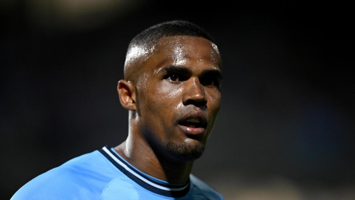 Mandato d'arresto per l'ex Juve Douglas Costa. Il Sydney rescinde il contratto