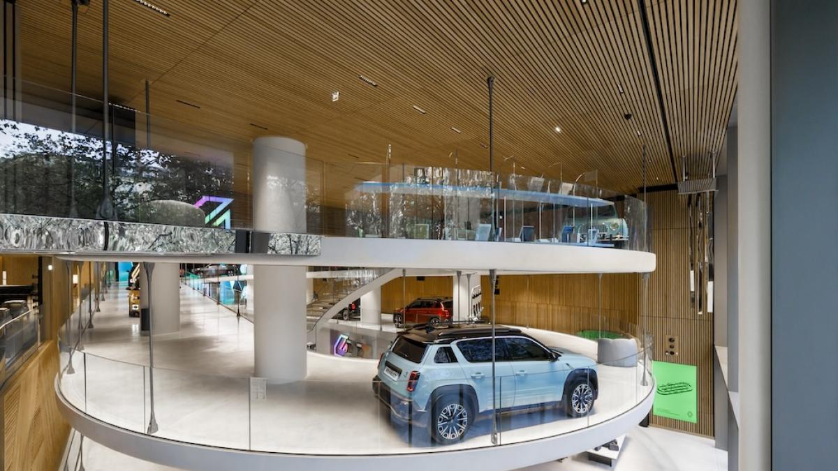 Le Défilé Renault: il nuovo spazio espositivo sugli Champs Elysées celebra la storia e le novità del marchio