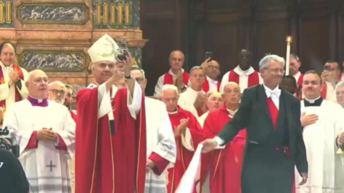 Miracolo di San Gennaro: il sangue del patrono di Napoli si è sciolto