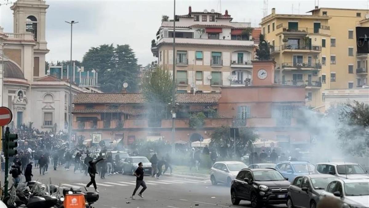 Droni, aree blindate e 1500 agenti: Roma si prepara a un derby da allerta massima Droni, aree blindate e 1500 agenti: Roma si prepara a un derby da allerta massima