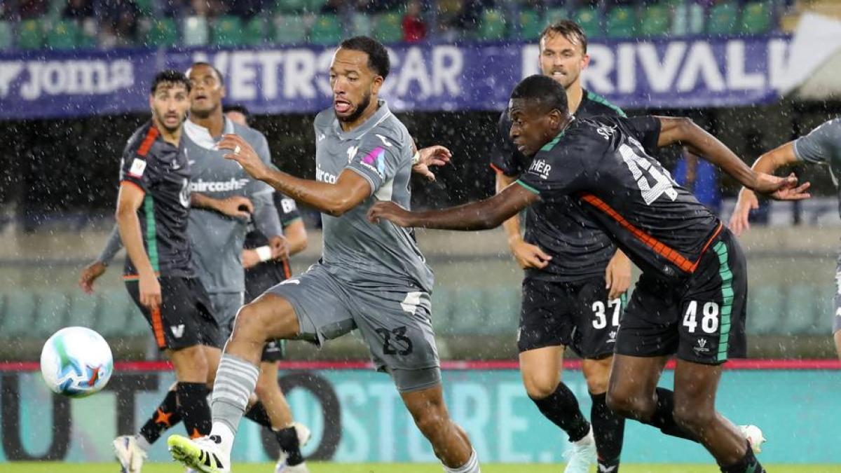 Verona, rigori amari: Plizzari super, il Venezia vince il derby. Agli ottavi c