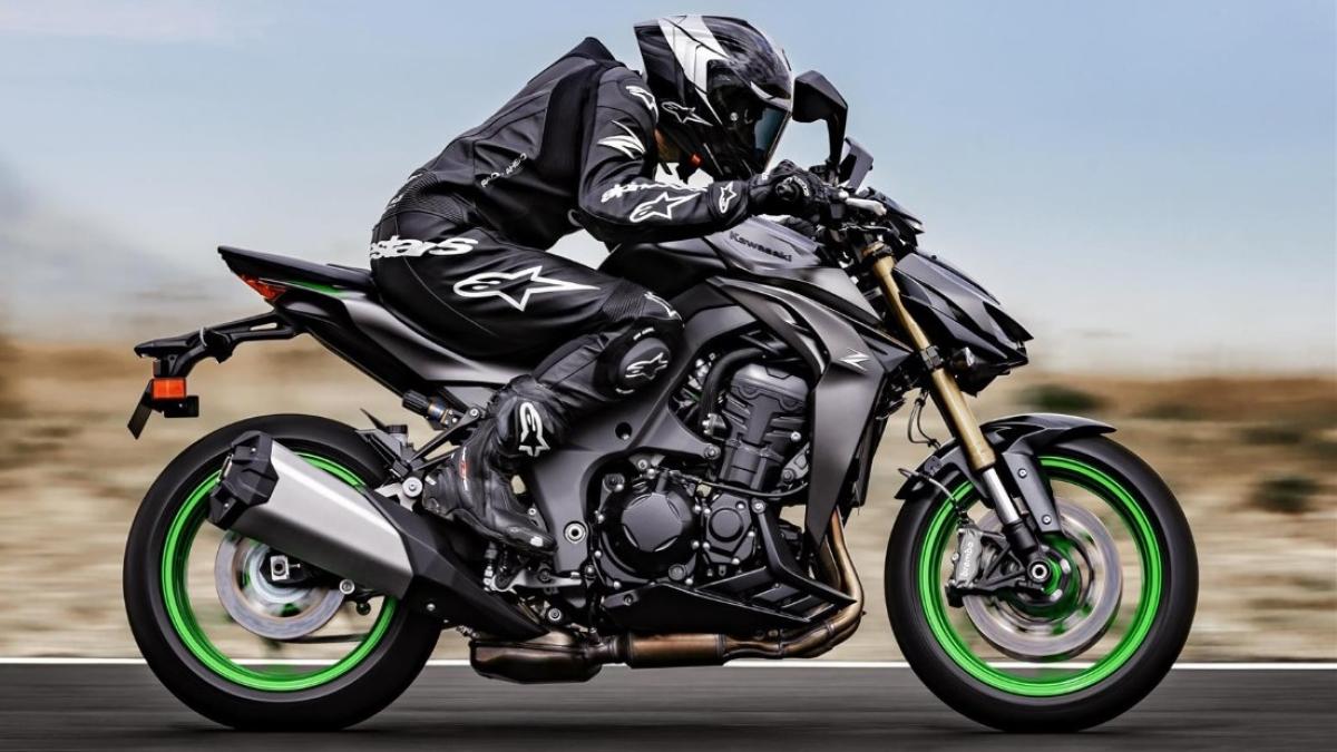 Kawasaki sfida le maxi naked con le nuove Z1100 e Z1100 SE