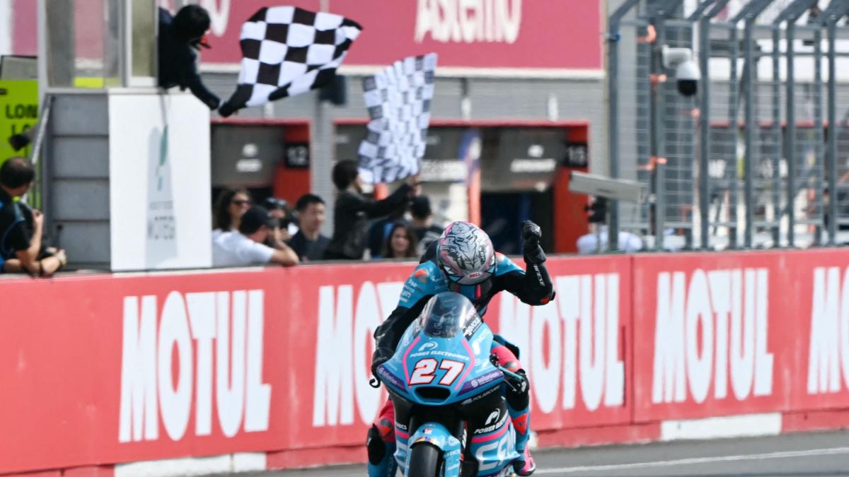 holgado fa il bis in moto2 moto3 vince munoz ma rueda vede il titolo