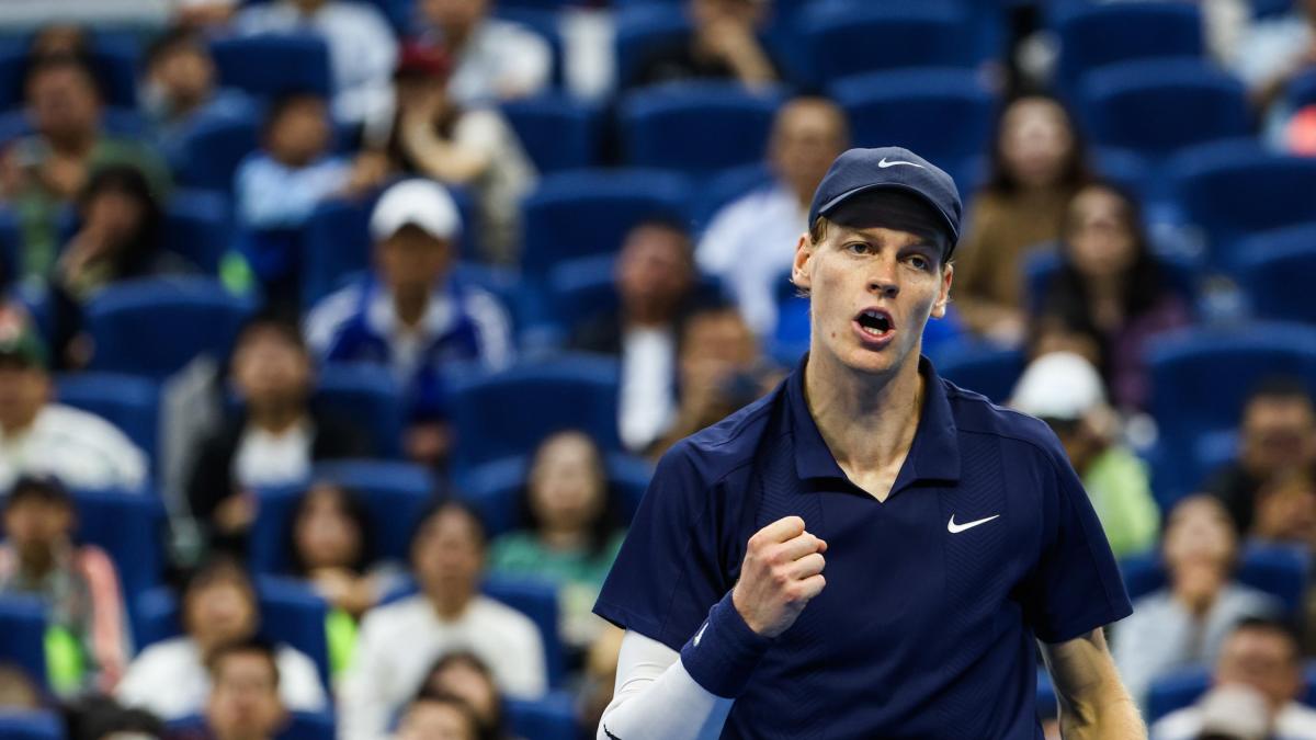 Sinner sul velluto: domina Marozsan, domani alle 8 semifinale con De Minaur