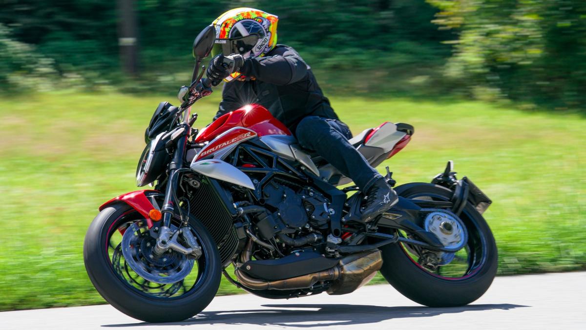MV Agusta Brutale RR Ottantesimo: su strada con la naked da sogno
