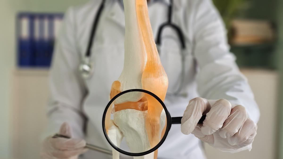 Articolazioni che scricchiolano? Come proteggerle mentre invecchi