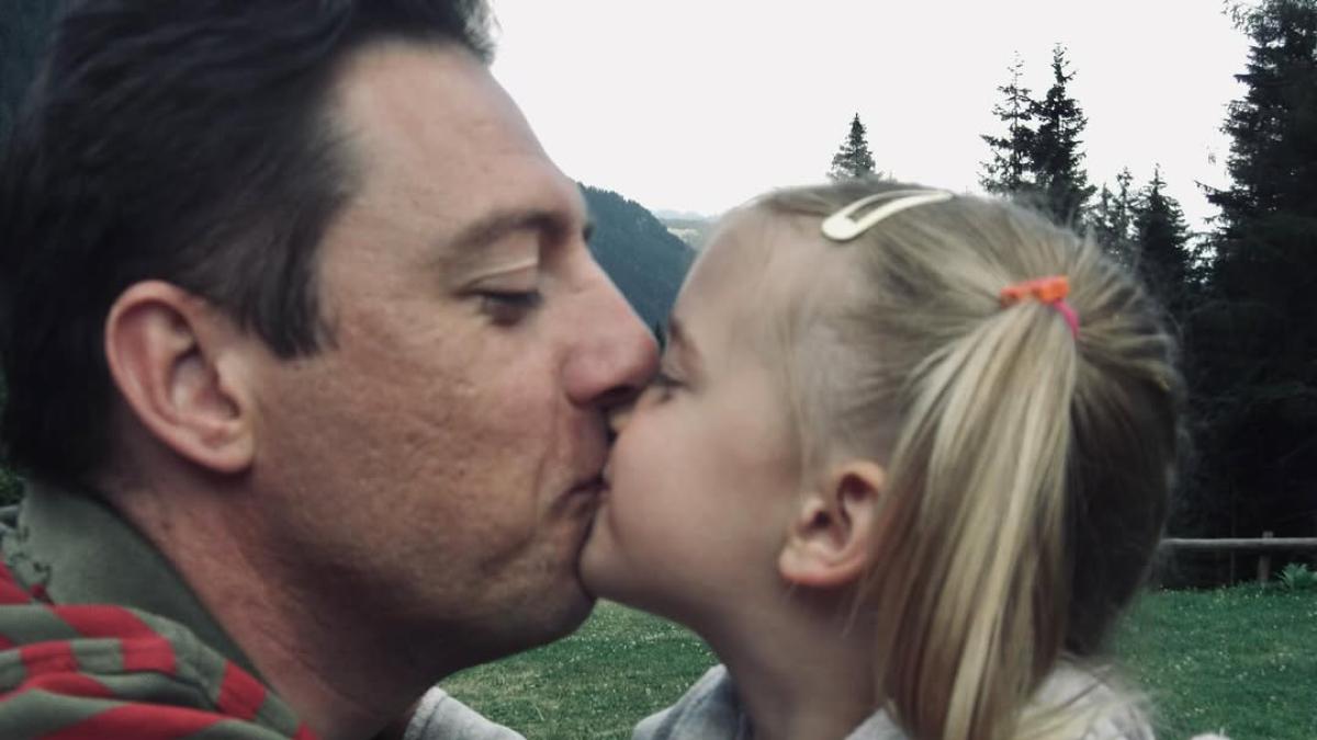 La figlia di Casagranda al Giro dell’Emilia ricorda papà Stefano: "Grazie per avermi insegnato come vivere"