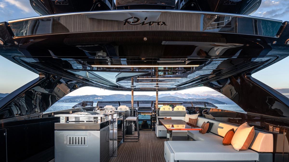 Yacht e Superyacht: stile Gatsby, marmo, cabine mobili, pianoforti a coda
