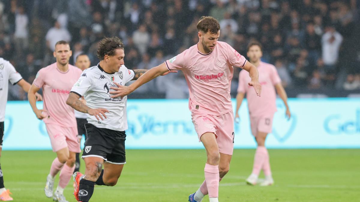 Palermo momentaneamente in vetta. Super Venezia, 3-0 al Frosinone. Monza e Bari vincono in rimonta