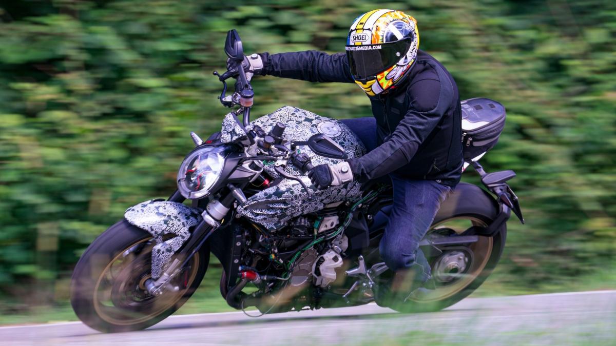 mv agusta brutale 950 la prova del prototipo prima di eicma