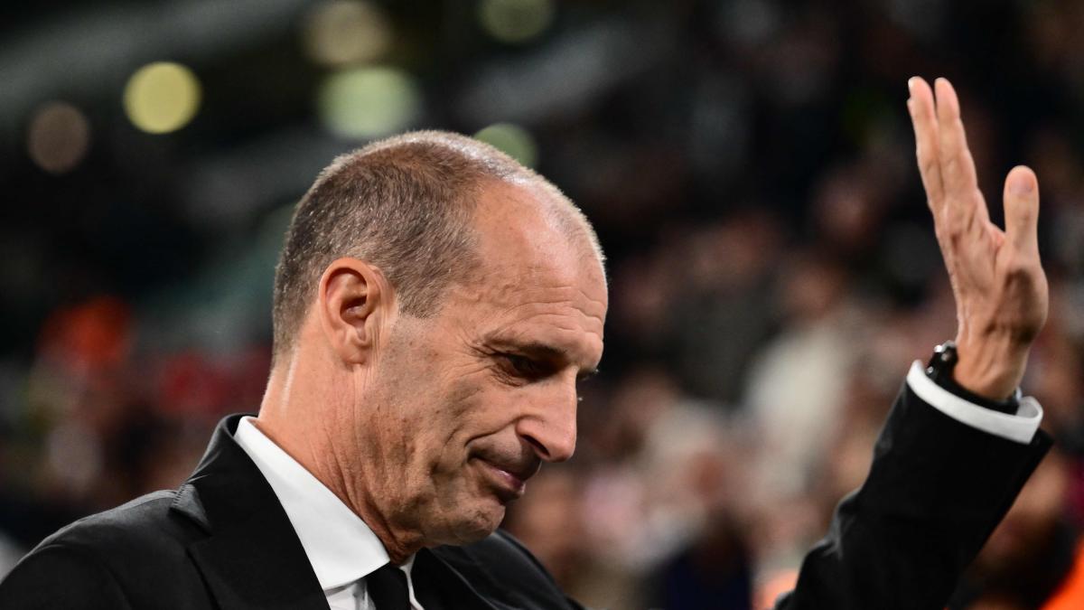 La Juve e lo Stadium non dimenticano Max: striscione ed ovazione per il tecnico dei 12 trofei