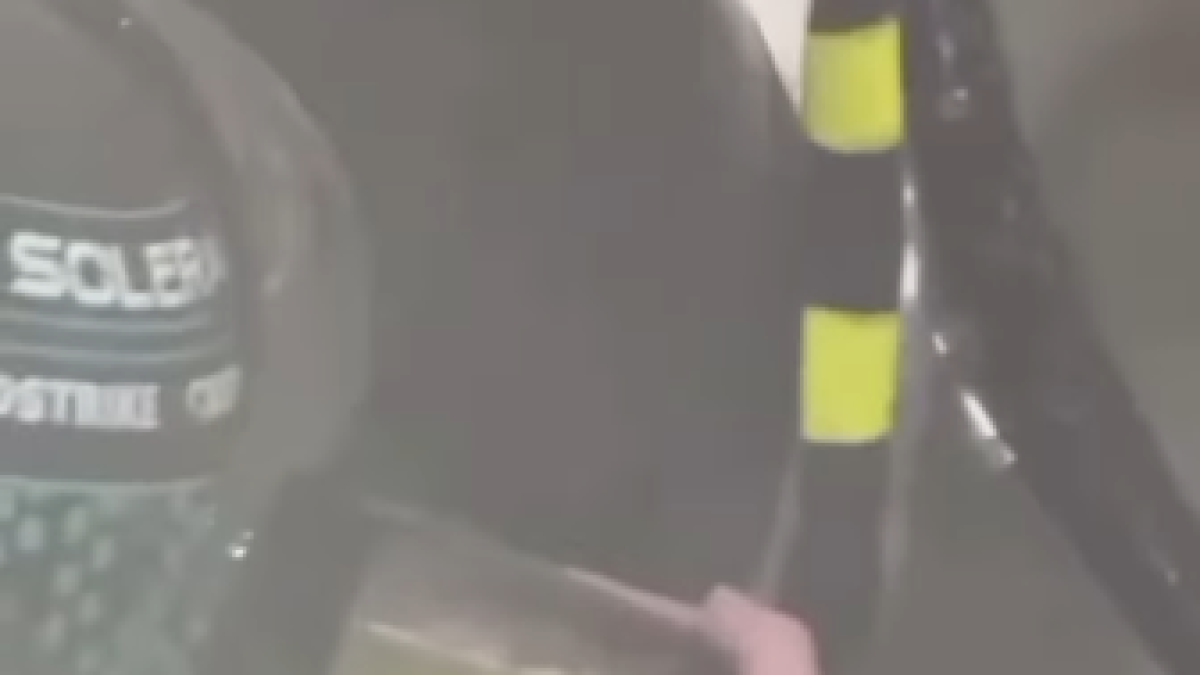 incredibile a singapore durante il gp un meccanico guarda8230 una partita di calcio