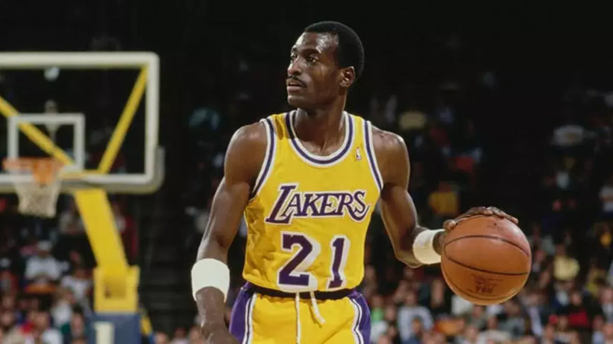 Michael Cooper: "Io, i Lakers e le notti passate a studiare Bird. Bianchini? Un Pat Riley più basso" Michael Cooper: "Io, i Lakers e le notti passate a studiare Bird. Bianchini? Un Pat Riley più basso"