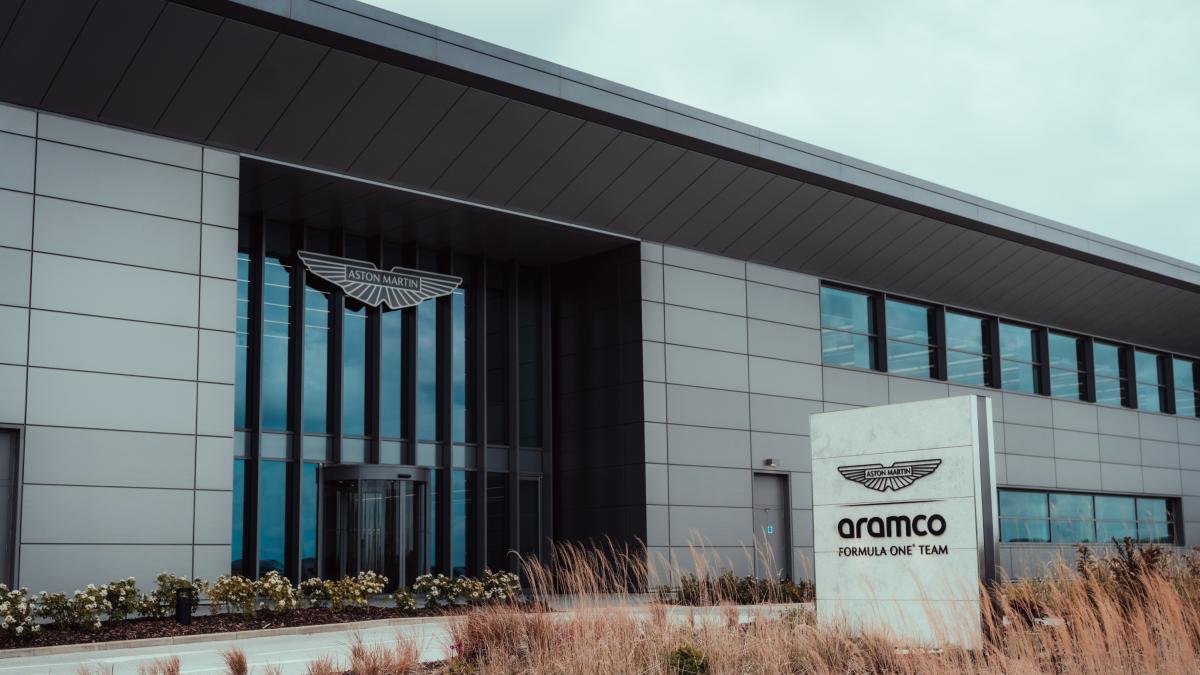 Alla scoperta di ServiceNow, il servizio di software che mette le ali alle Aston Martin di F1