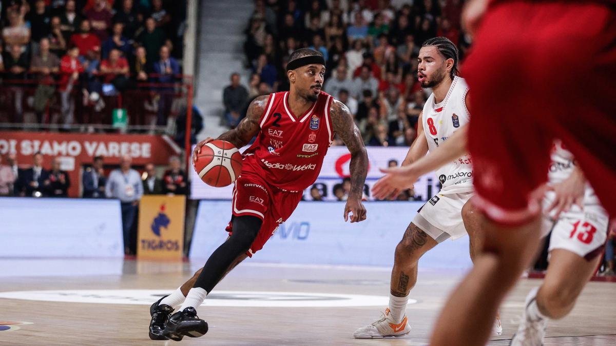 Milano torna alla vittoria e schianta Varese 94-61