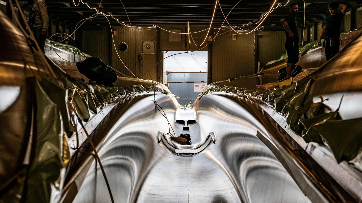 Ferrari Hypersail: il monoscafo volante con il cuore e la tecnologia della F80 Ferrari Hypersail: il monoscafo volante con il cuore e la tecnologia della F80