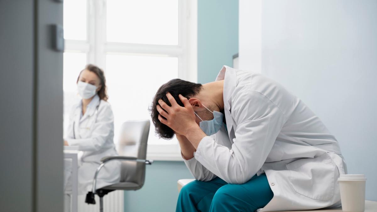 Un medico e infermiere su 3 in Europa ha sintomi di depressione o ansia Un medico e infermiere su 3 in Europa ha sintomi di depressione o ansia