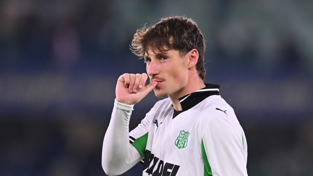 Pinamonti: "Icardi e Lukaku mi hanno insegnato a fare gol, Skriniar a prendere le botte" Pinamonti: "Icardi e Lukaku mi hanno insegnato a fare gol, Skriniar a prendere le botte"