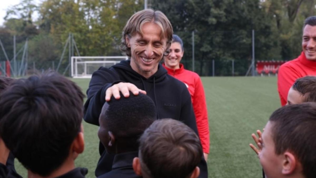 "Giocare è la cosa più bella che vi possa capitare": il discorso da lacrime di Modric ai bimbi del Milan "Giocare è la cosa più bella che vi possa capitare": il discorso da lacrime di Modric ai bimbi del Milan