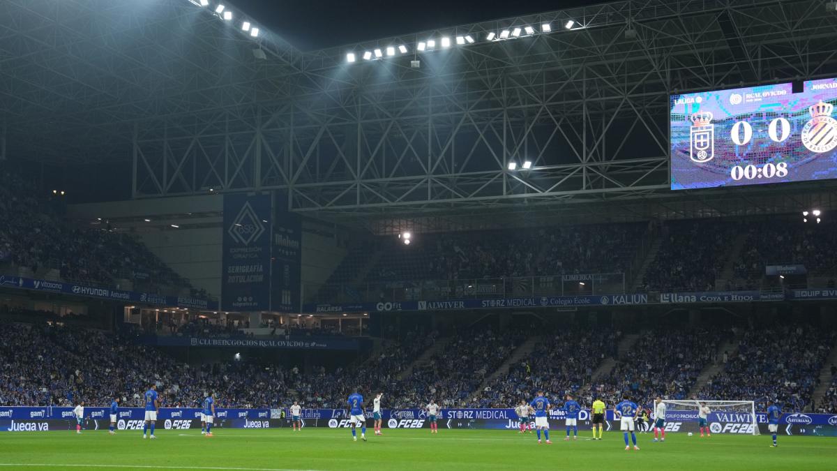 Villarreal Barça a Miami, la Liga non ci sta: proteste in tutti i campi, giocatori fermi per 15 Villarreal Barça a Miami, la Liga non ci sta: proteste in tutti i campi, giocatori fermi per 15