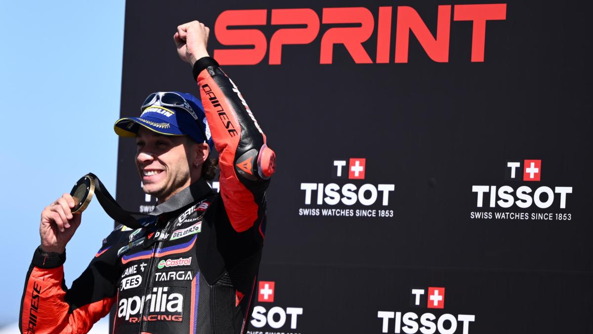 MotoGP, Bezzecchi domina la Sprint in Australia. Crisi Bagnaia: chiude penultimo MotoGP, Bezzecchi domina la Sprint in Australia. Crisi Bagnaia: chiude penultimo