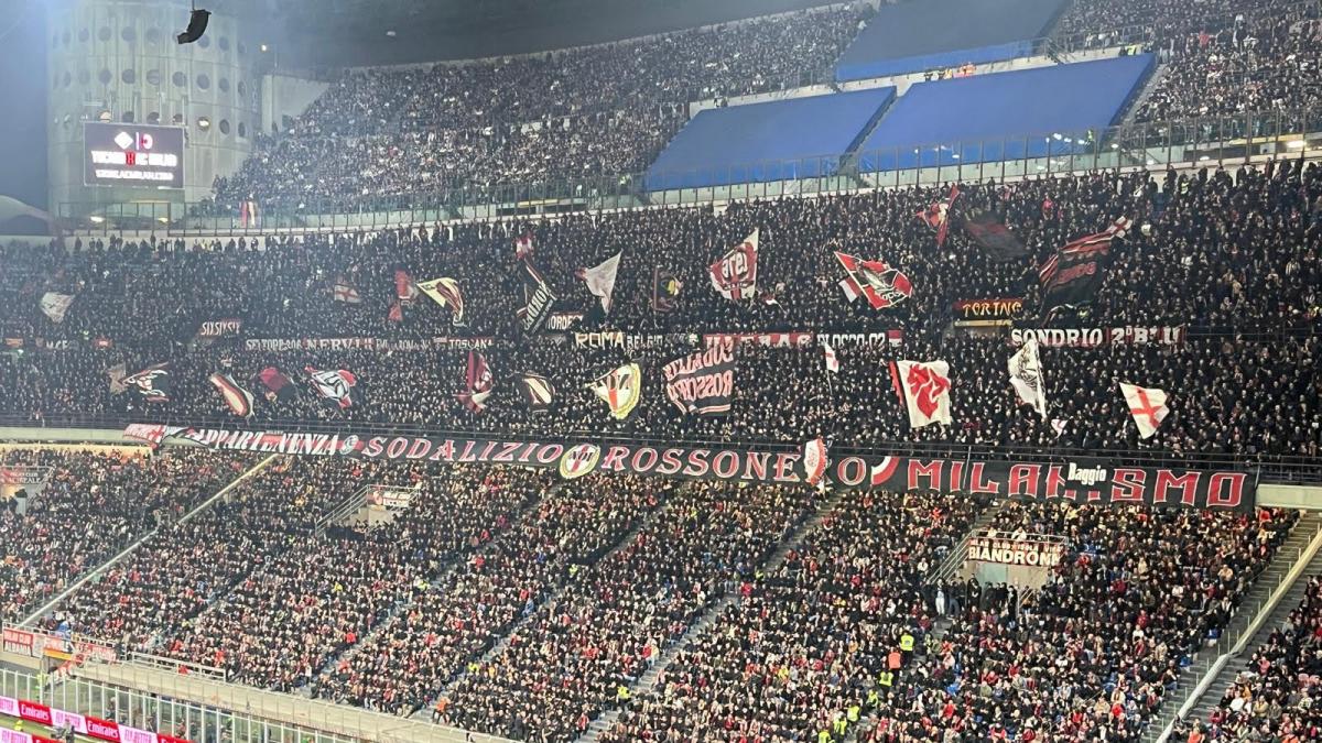 Milan, la decisione della Curva Sud dopo le ulteriori restrizioni: "Canteremo, ma niente colore"