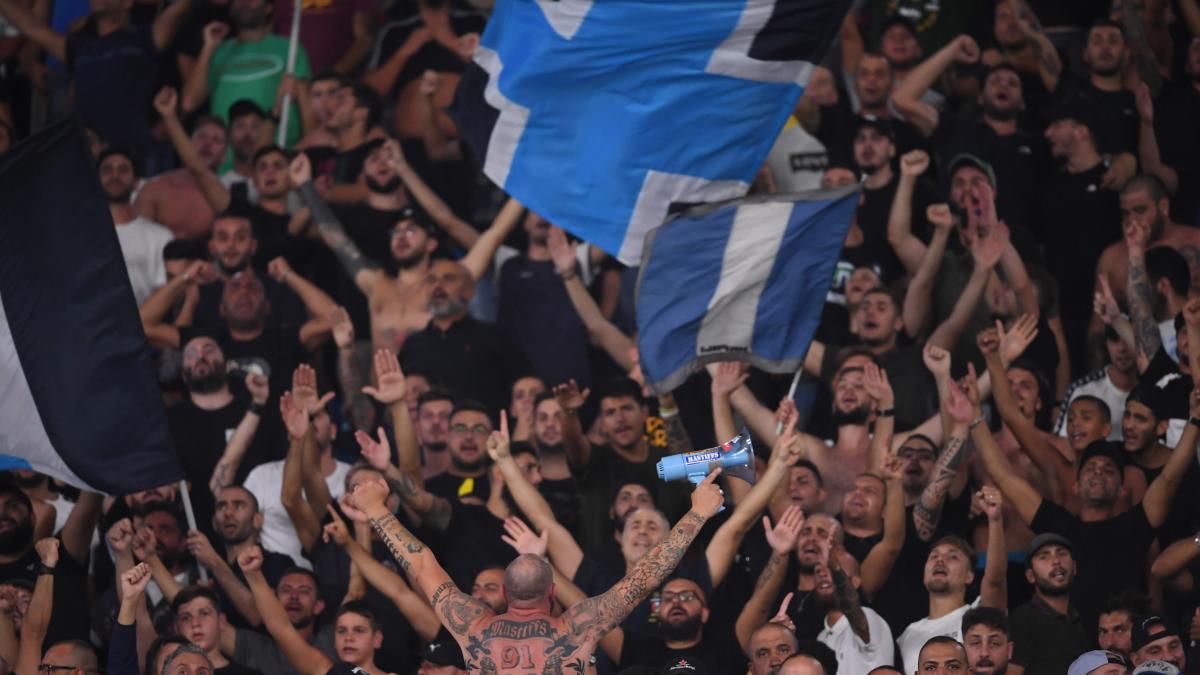 Eindhoven, disordini nella notte: arrestati 180 tifosi del Napoli Eindhoven, disordini nella notte: arrestati 180 tifosi del Napoli