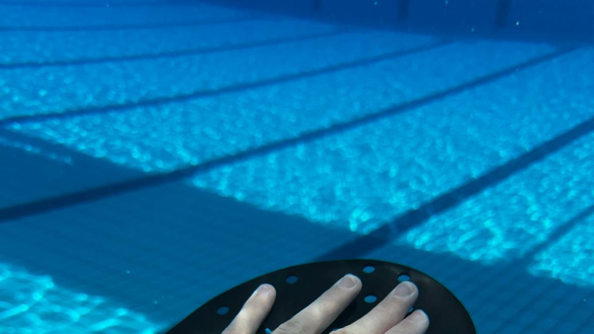 Nuoto: come allenarsi con le palette. Pro, contro e consigli dell Nuoto: come allenarsi con le palette. Pro, contro e consigli dell