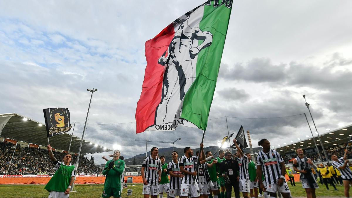 Il Vicenza frena. L'Ascoli vince il derby con la Samb, Okaka-gol col Ravenna. La Salernitana è 1ª