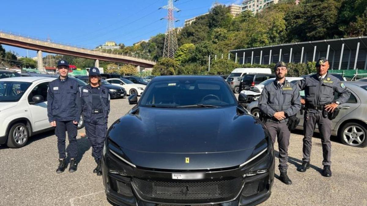 Sequestrata al porto Genova una Ferrari Purosangue: il conducente denunciato per contrabbando Sequestrata al porto Genova una Ferrari Purosangue: il conducente denunciato per contrabbando
