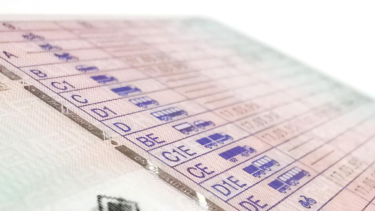 Patente di guida, dal 1° novembre scattano gli aumenti: costi e regole Patente di guida, dal 1° novembre scattano gli aumenti: costi e regole