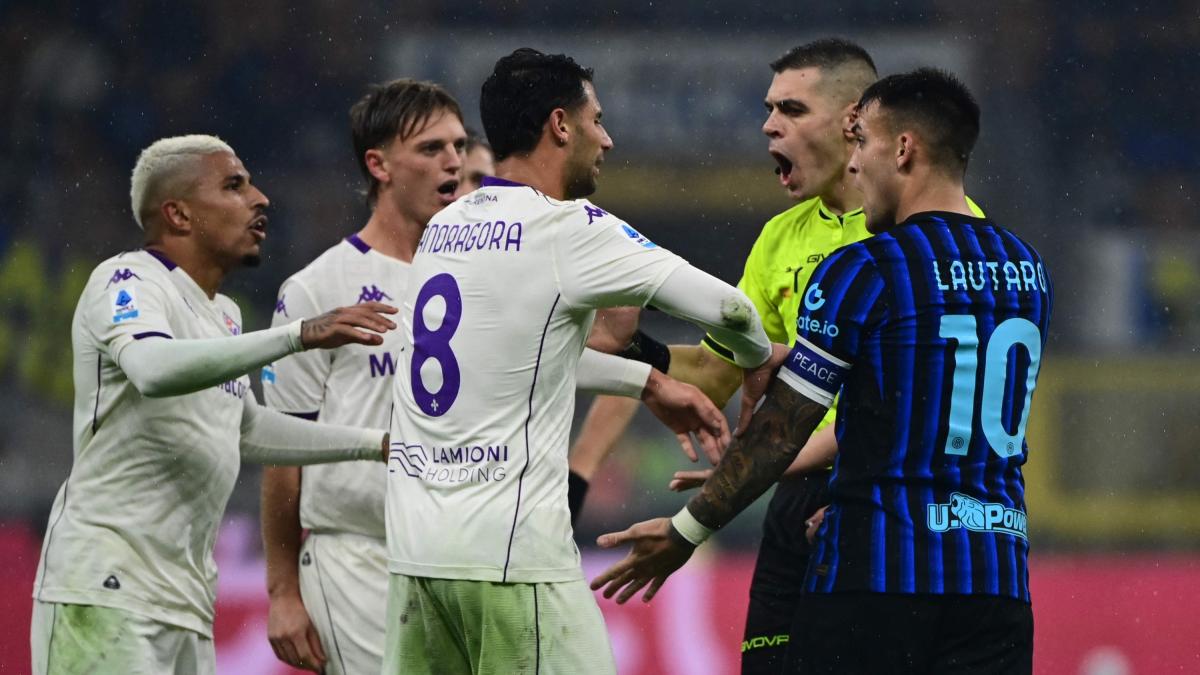 Giocatori e allenatori ammoniti o espulsi nella 9ª giornata: i malus al Fantacampionato Giocatori e allenatori ammoniti o espulsi nella 9ª giornata: i malus al Fantacampionato