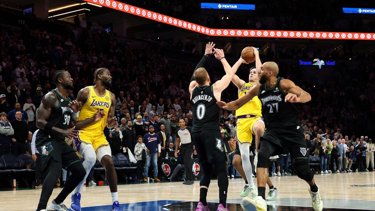 Reaves da sogno, canestro sulla sirena per accendere i Lakers. Jokic monumentale, Denver vola Reaves da sogno, canestro sulla sirena per accendere i Lakers. Jokic monumentale, Denver vola