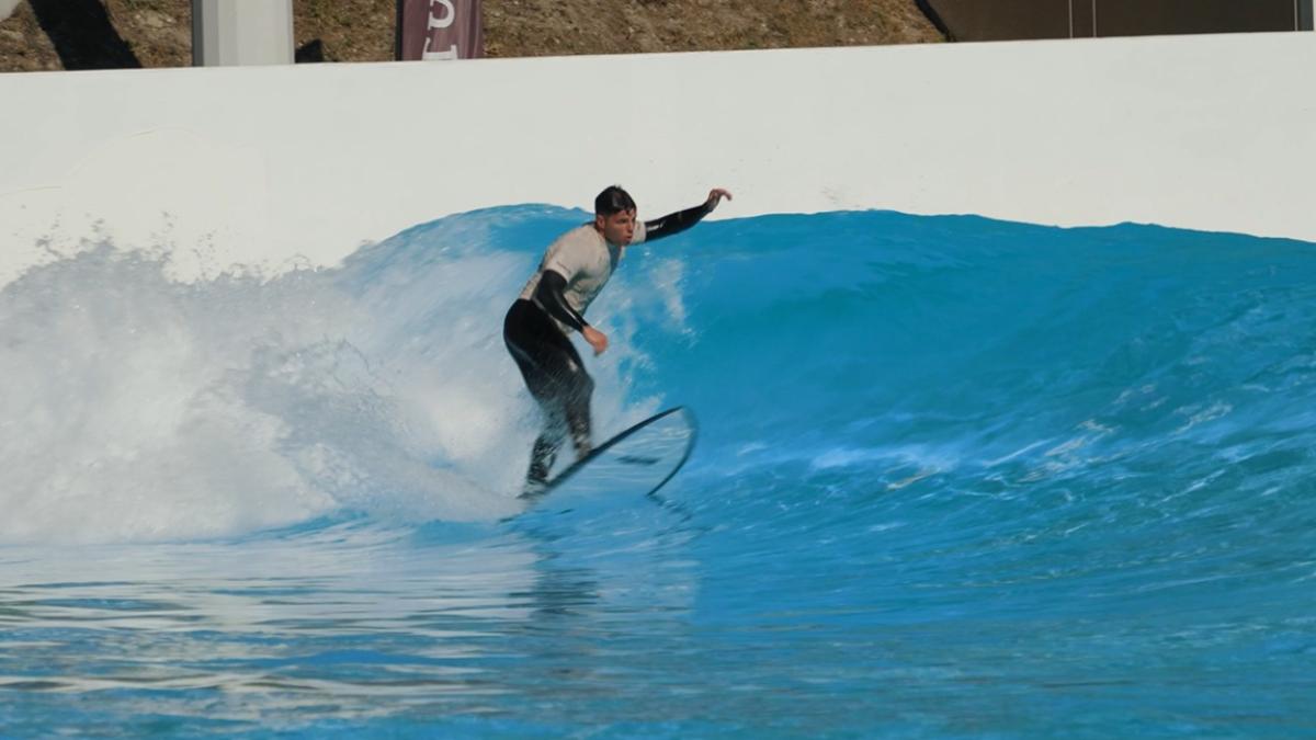 Rhove, magie sulla tavola ad Alaia Bay: “Mai viste onde così perfette”