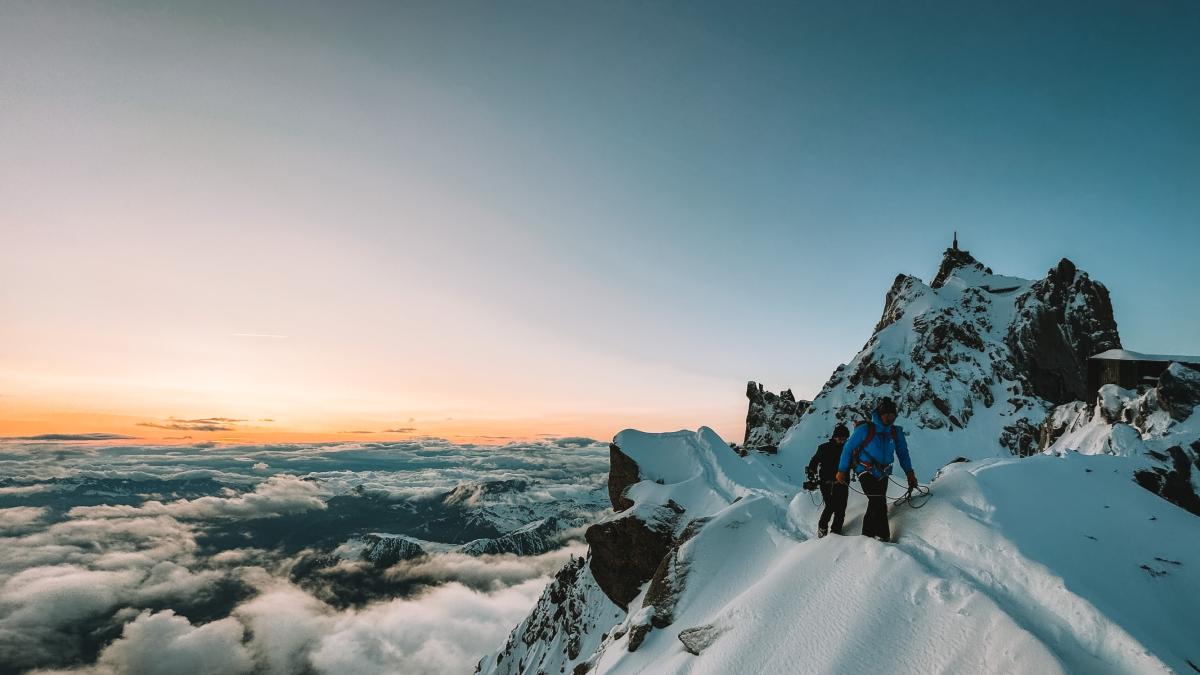 Cinque incontri online con le Guide alpine per conoscere la montagna Cinque incontri online con le Guide alpine per conoscere la montagna