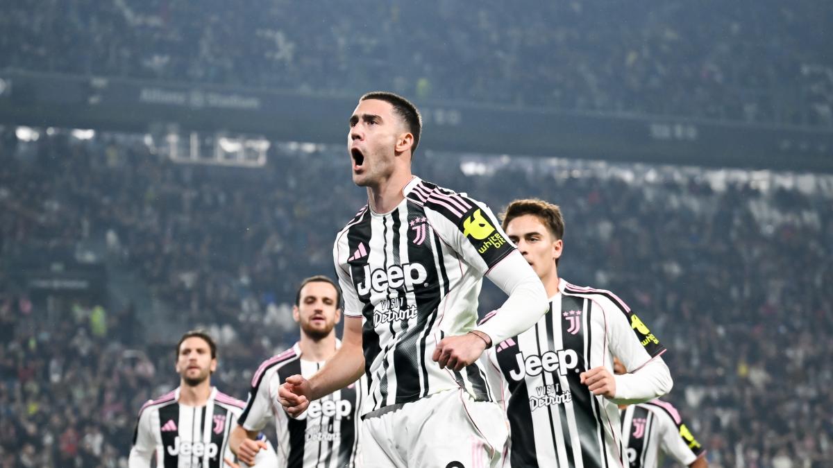 Vlahovic: questione rinnovo e nuovi scenari. Con Spalletti può cambiare tutto. Ecco perché Vlahovic: questione rinnovo e nuovi scenari. Con Spalletti può cambiare tutto. Ecco perché