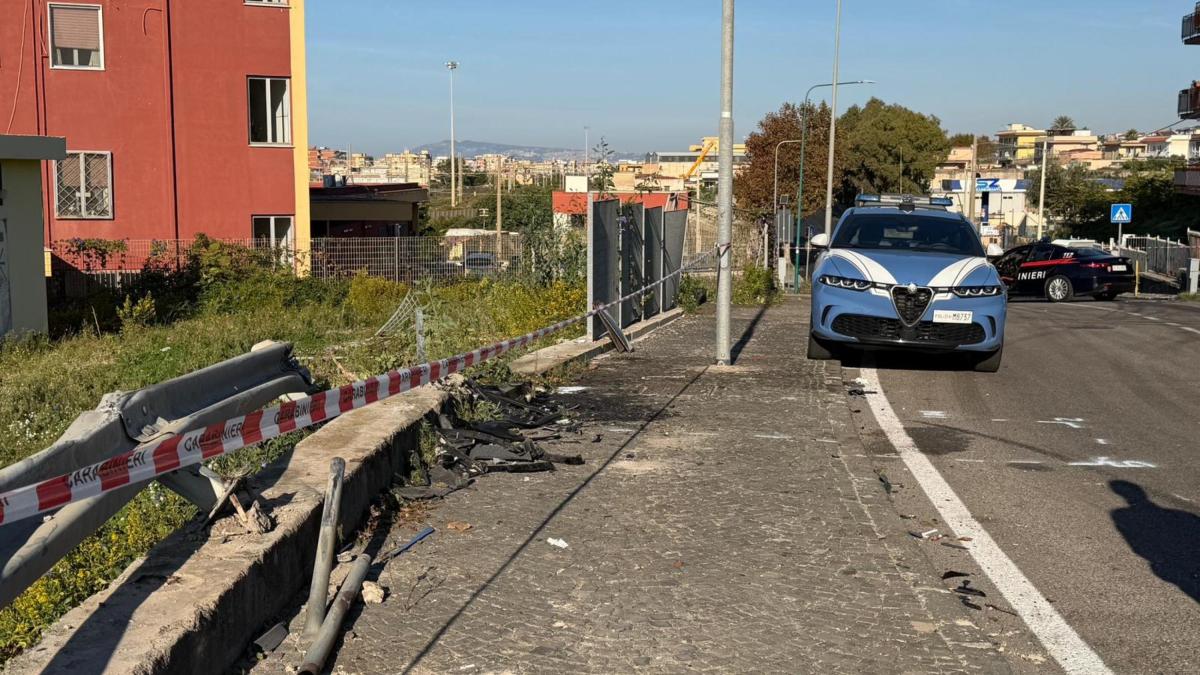 suv si scontra con una volante morto poliziotto di 47 anni da Gazzetta.it suv si scontra con una volante morto poliziotto di 47 anni