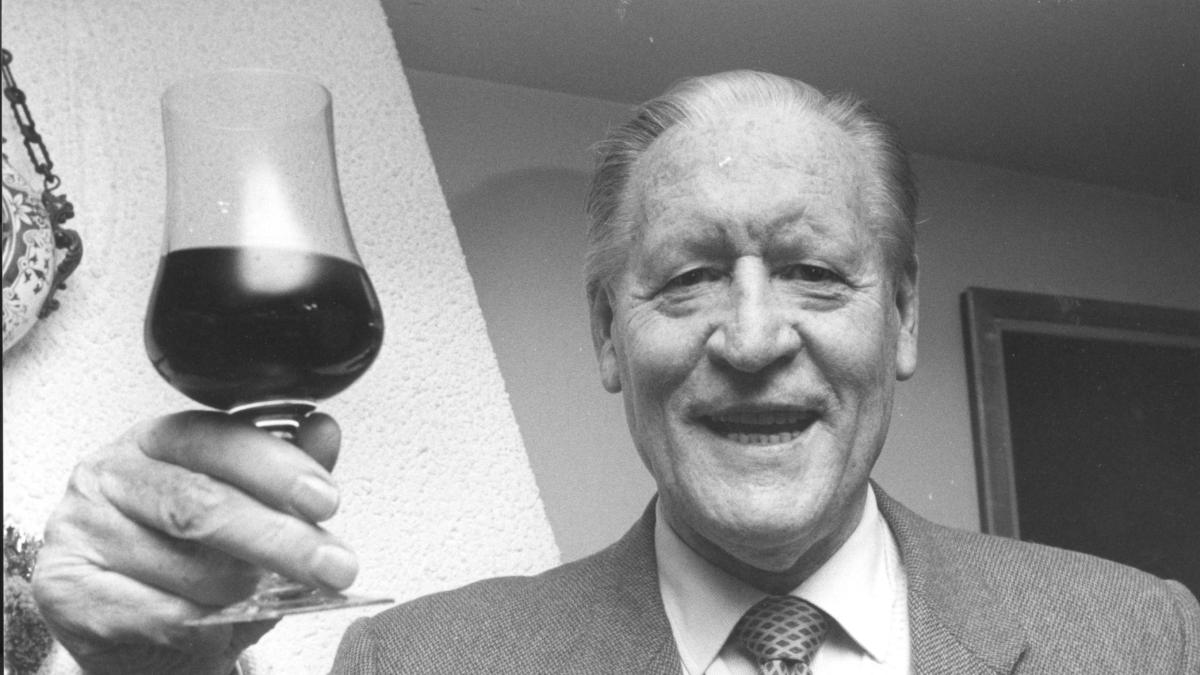 Carlo Liedholm: "Papà invitava i tifosi del Milan a mangiare a casa. E quella sera dopo Roma Liverpool..." Carlo Liedholm: "Papà invitava i tifosi del Milan a mangiare a casa. E quella sera dopo Roma Liverpool..."