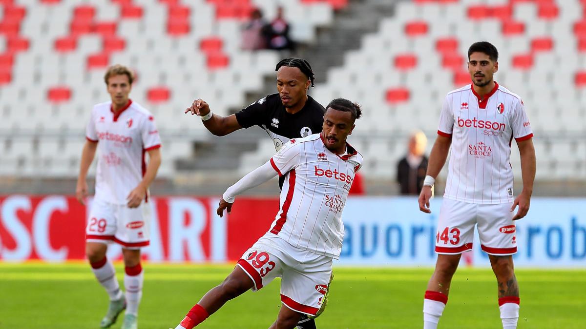 Tris Modena, che torna in vetta. Il Catanzaro continua la corsa, seconda vittoria di fila del Bari Tris Modena, che torna in vetta. Il Catanzaro continua la corsa, seconda vittoria di fila del Bari