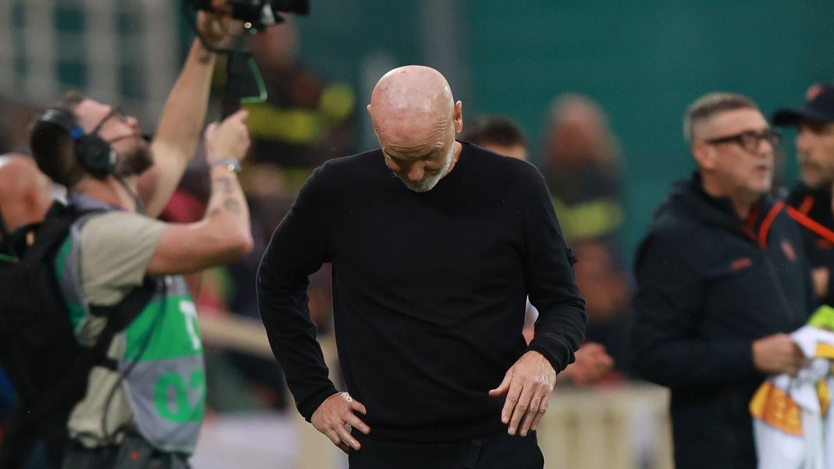 Pioli non si dimette, nessuno lo esonera, non si sa chi allena: la Viola pare scritta da Pirandello