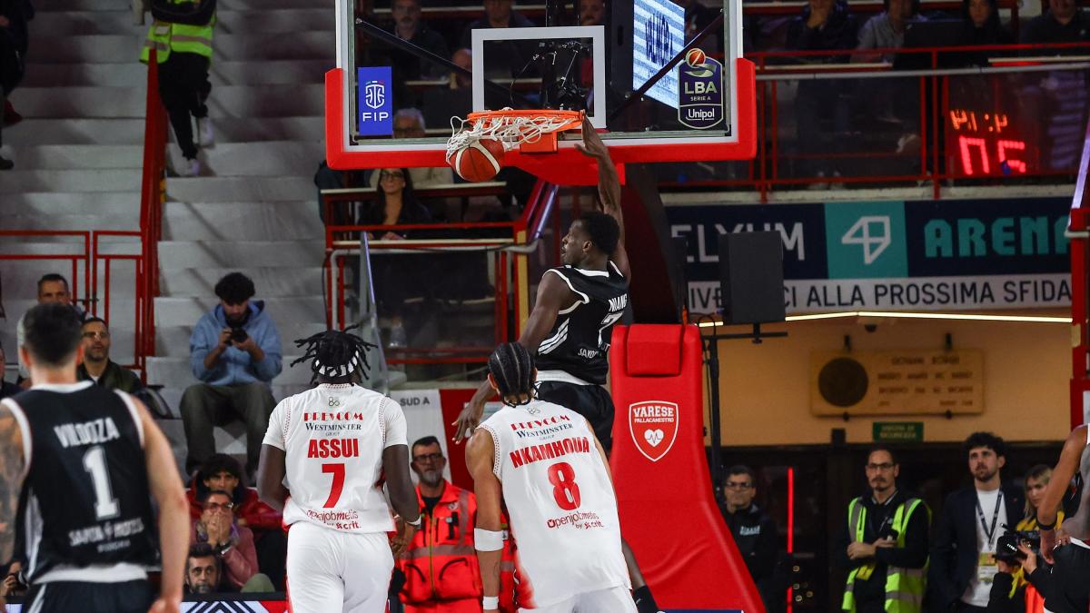 La Virtus spadella, ma vince a Varese: Ivanovic primo per una notte