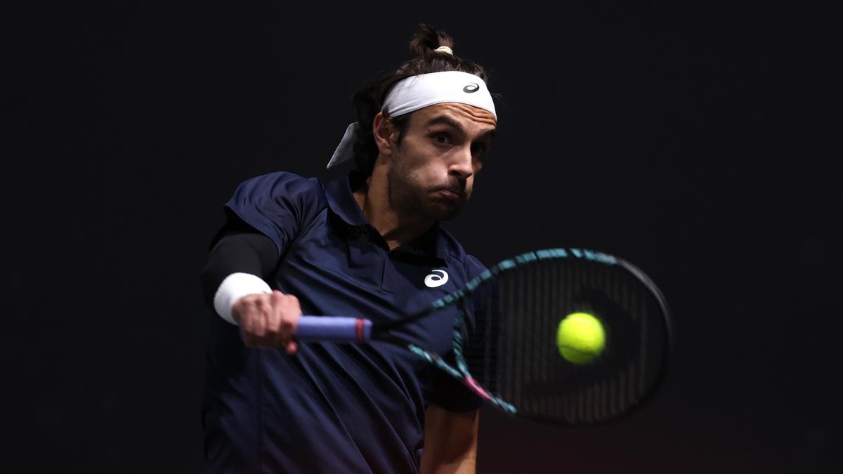 Musetti trema, poi batte Wawrinka. Il sogno Finals è ancora vivo