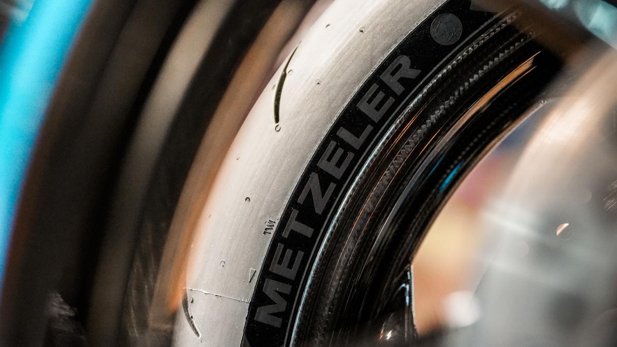 Metzeler in fiera con le novità moto 2026: i nuovi Sportec 01 e Karoo 4 Street