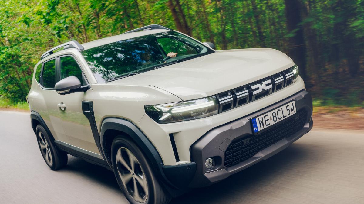 Dacia Duster: al via gli ordini. Prezzi e versioni del nuovo Suv hybrid