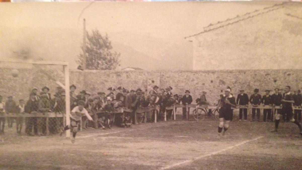 il derby viareggio lucchese e il primo omicidio sportivo 105 anni fa mor236 un guardalinee