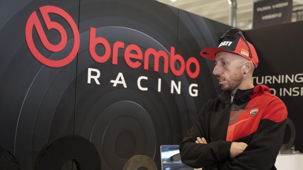 Cairoli in visita alla sede Brembo: quando una leggenda incontra l
